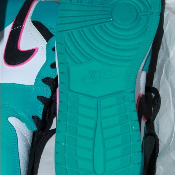 Must Go‼️ Unisex Like New Jordan 1 South Beach. Read Description 👇 - Picture 8 of 9
